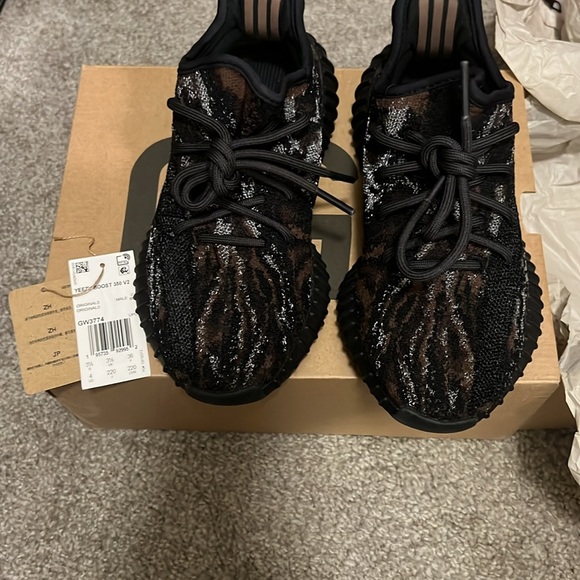 Adidas Yeezy 350 V2 MX Rock - Picture 11 of 12